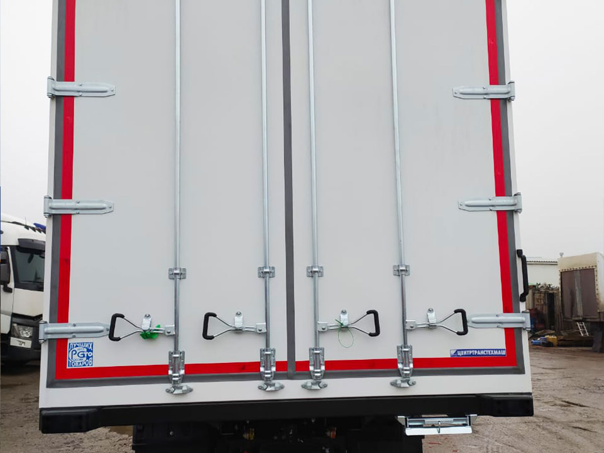 Промтоварный фургон КАМАЗ 65208